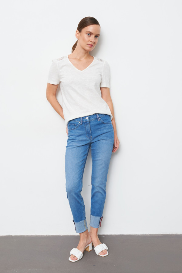 Джинсы зауженные