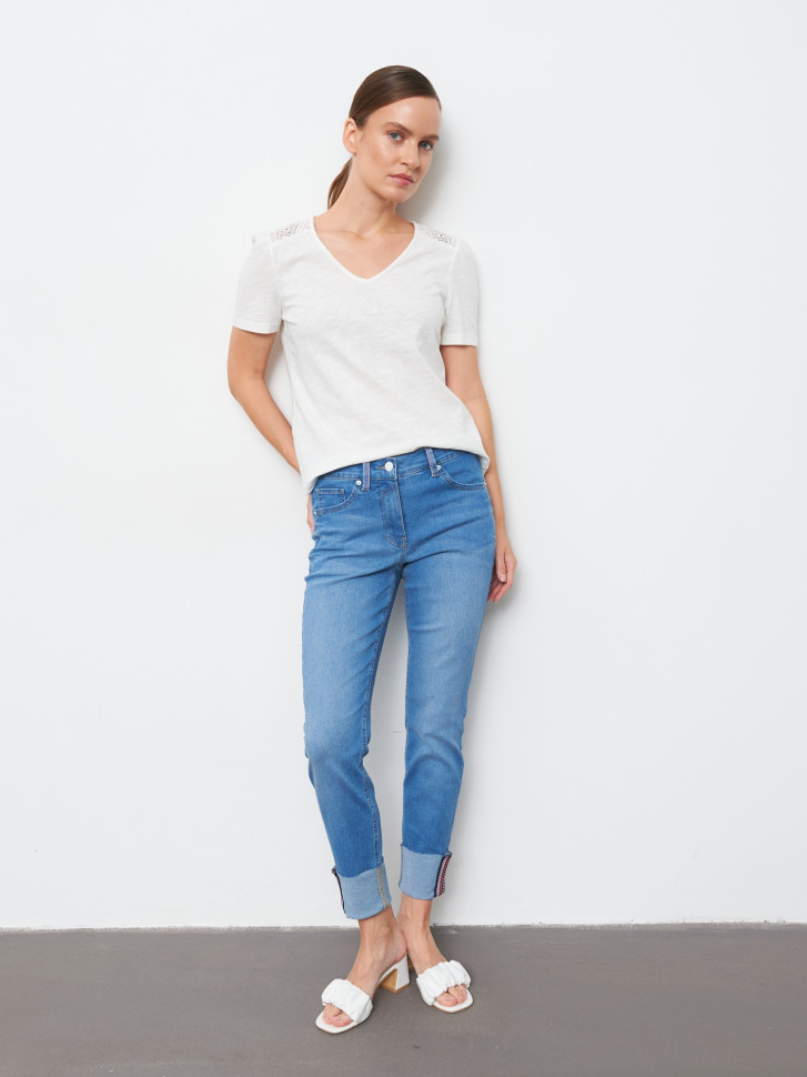 Джинсы зауженные