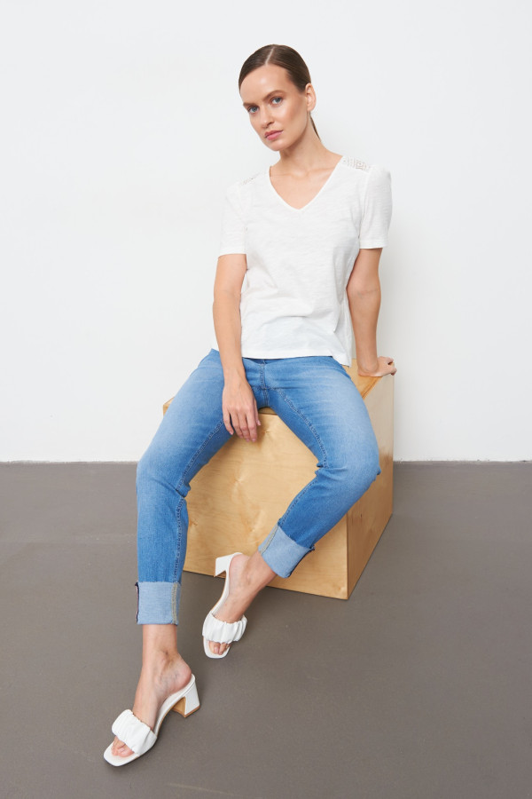 Джинсы зауженные