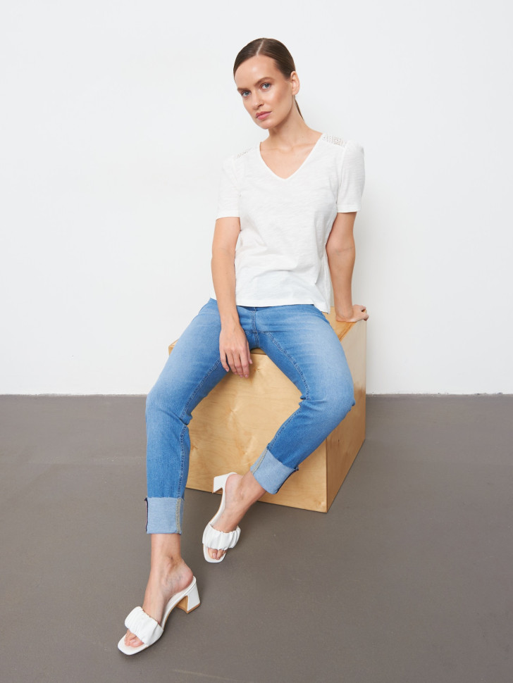 Джинсы зауженные