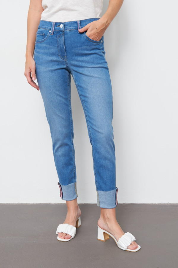 Джинсы зауженные