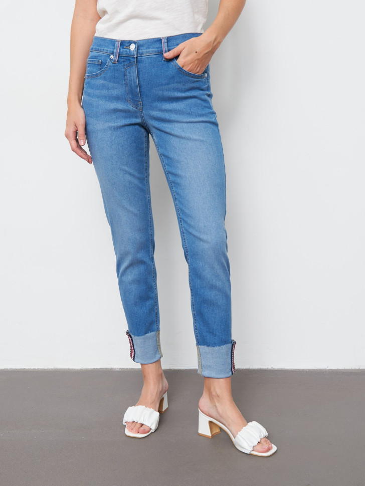 Джинсы зауженные