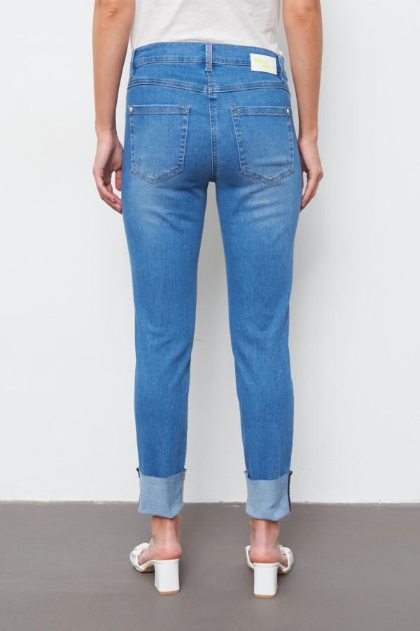 Джинсы зауженные