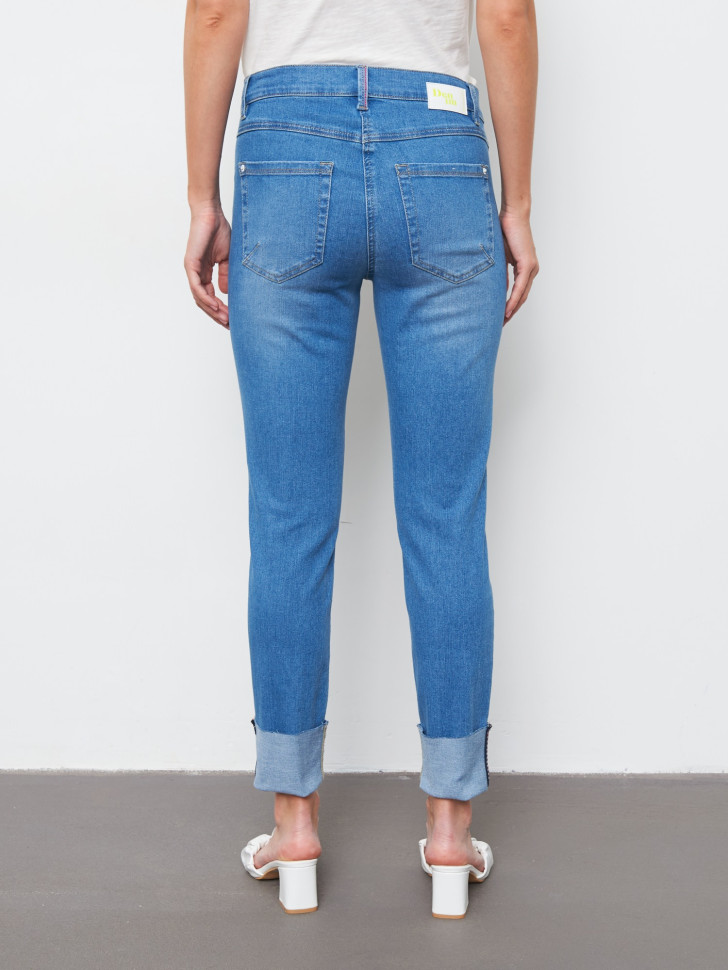 Джинсы зауженные