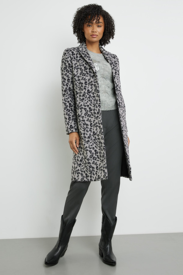 Пальто в анималистичном принте
