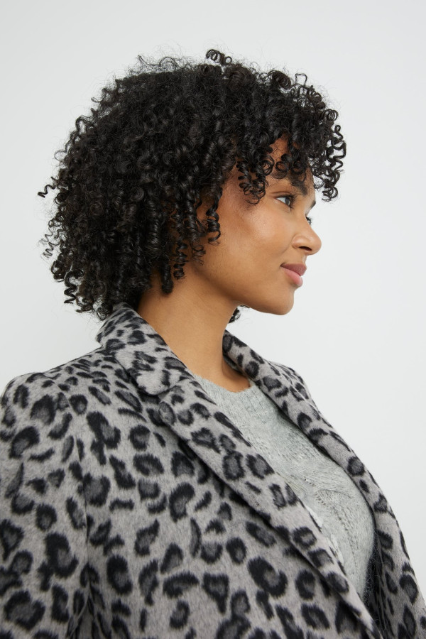 Пальто в анималистичном принте