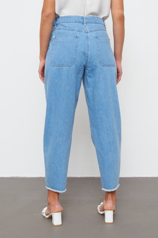 Джинсы свободного кроя