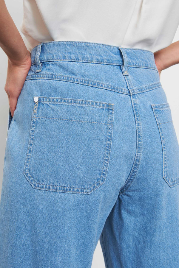 Джинсы свободного кроя