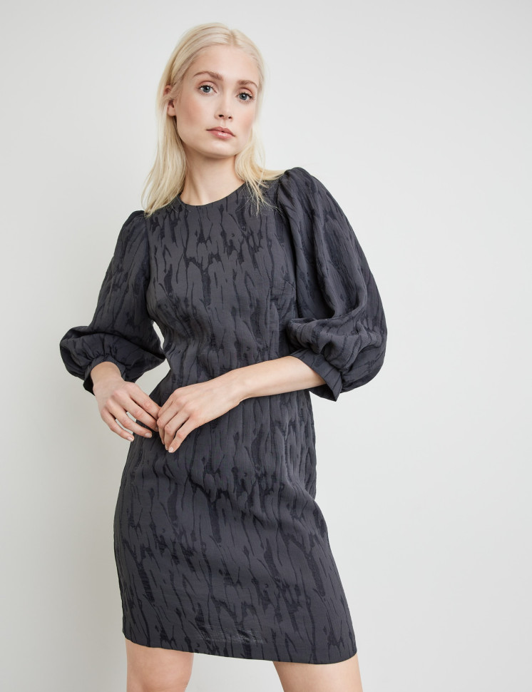 Платье с объемными рукавами