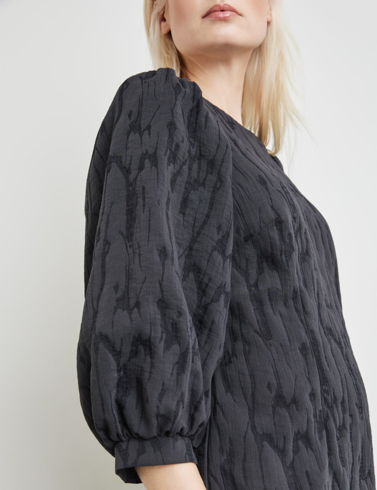 Платье с объемными рукавами