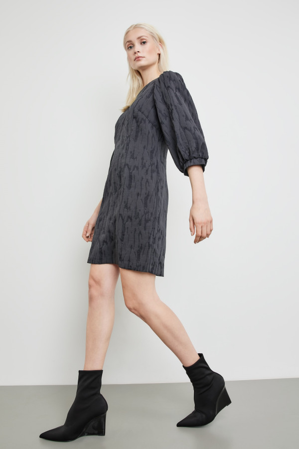 Платье с объемными рукавами