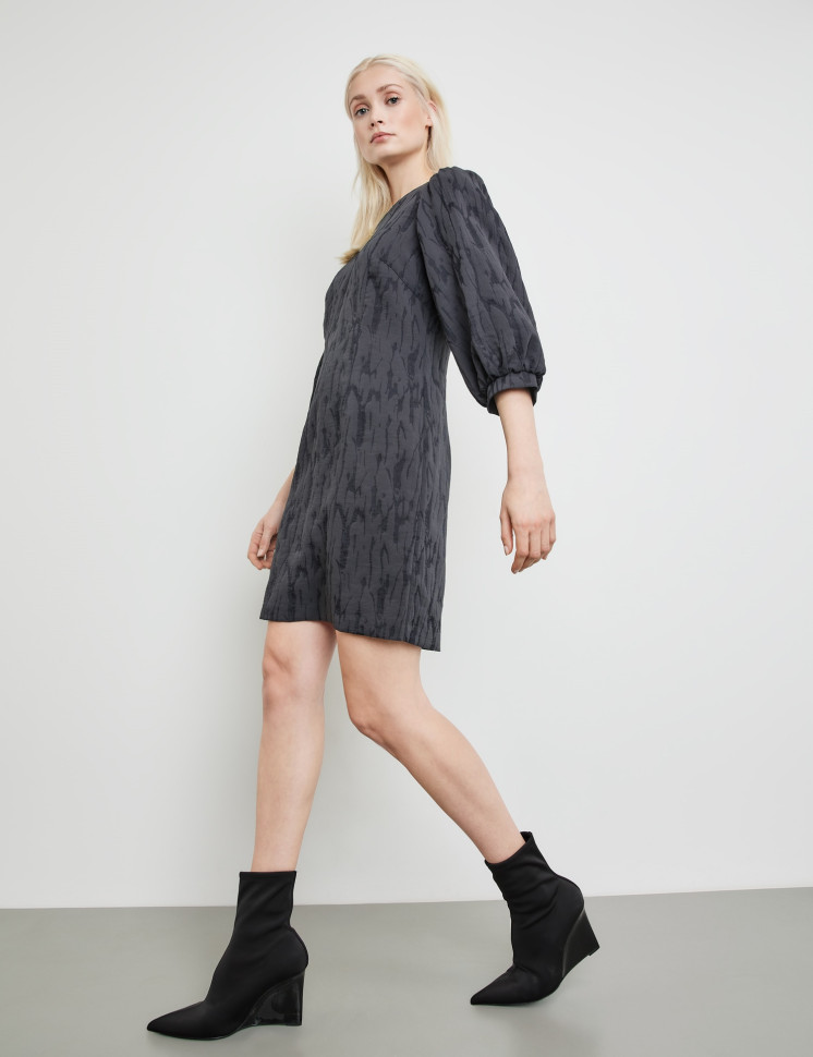 Платье с объемными рукавами