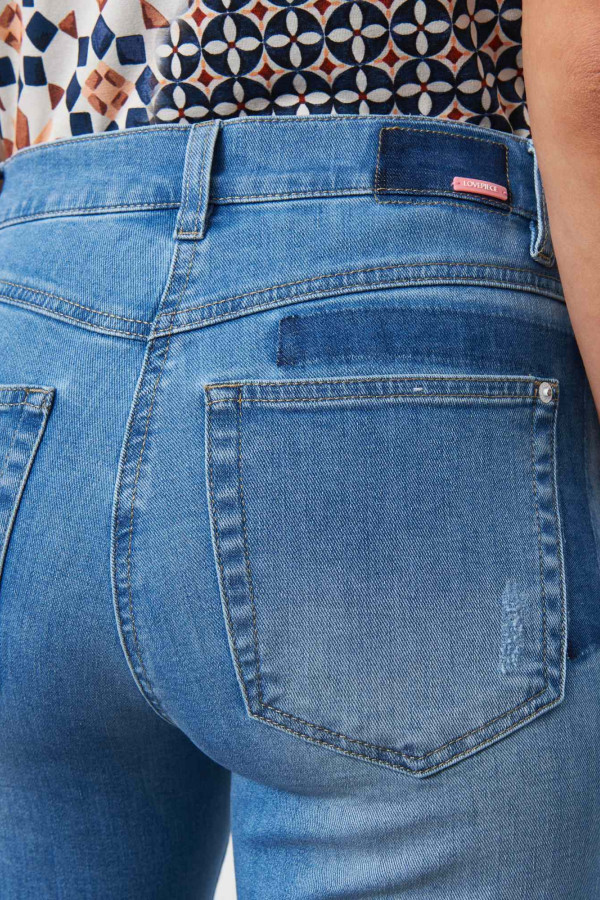 Джинсы с потертостями