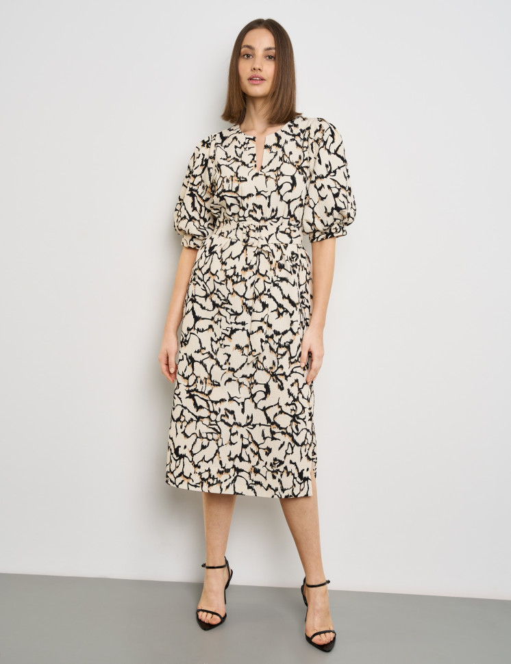 Платье с объемными рукавами