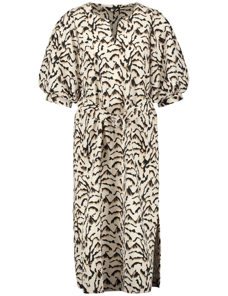 Платье с объемными рукавами