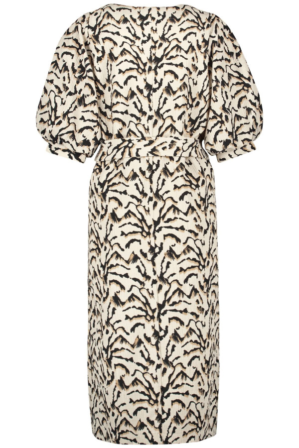 Платье с объемными рукавами