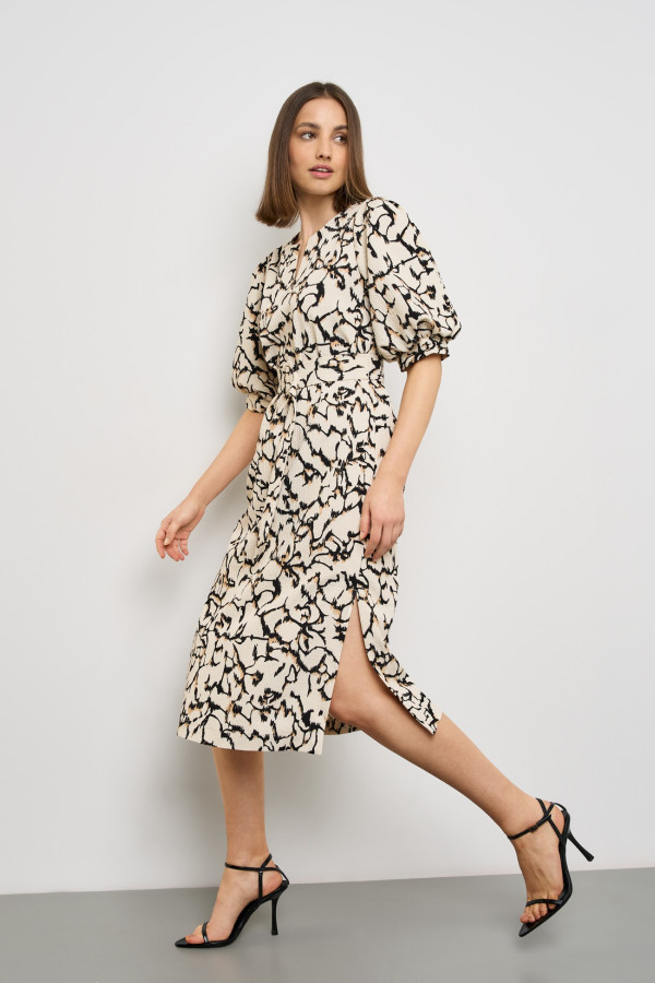 Платье с объемными рукавами