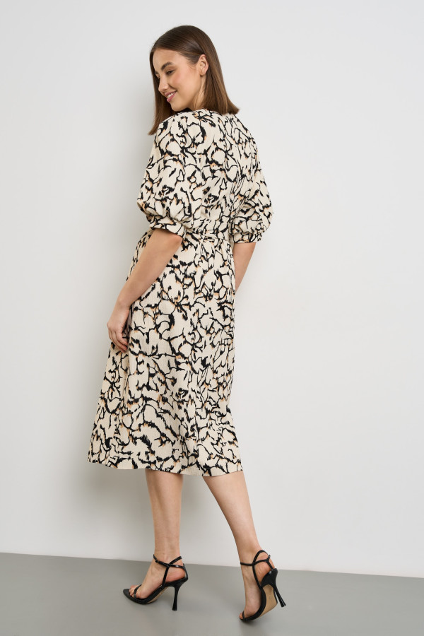 Платье с объемными рукавами