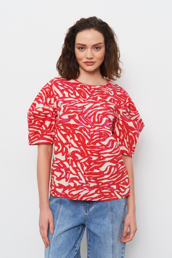 Блузка с объемными рукавами