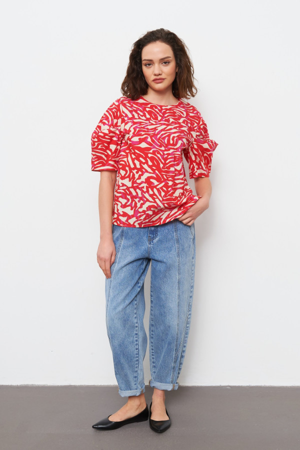 Блузка с объемными рукавами