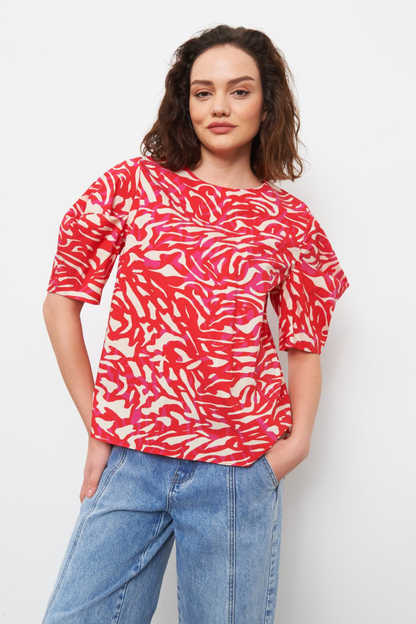 Блузка с объемными рукавами