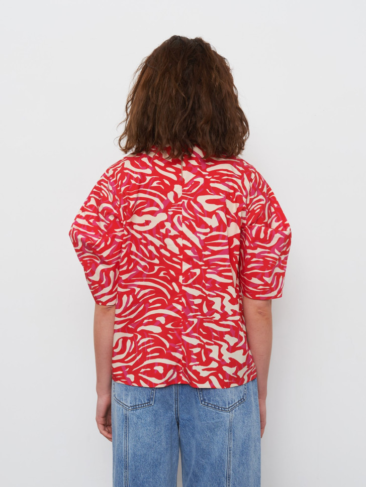 Блузка с объемными рукавами