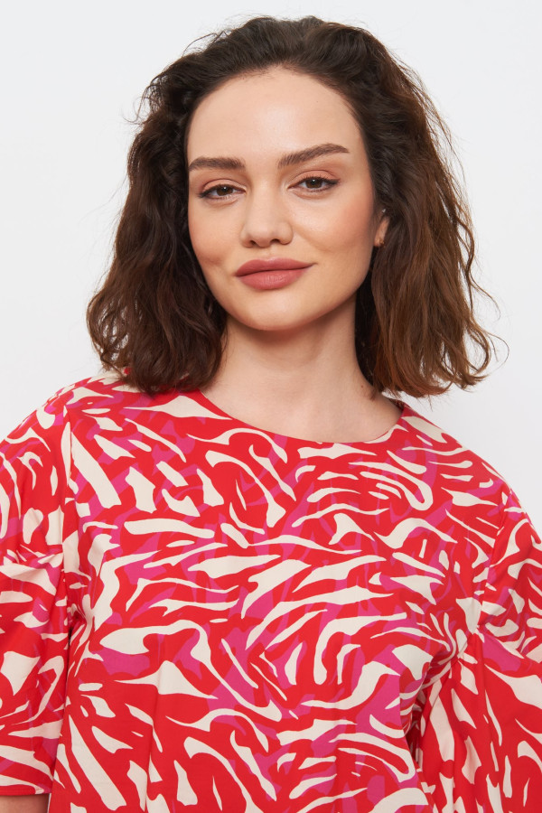 Блузка с объемными рукавами