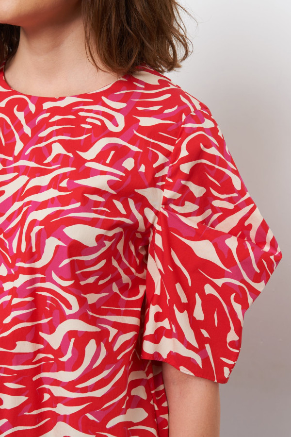 Блузка с объемными рукавами