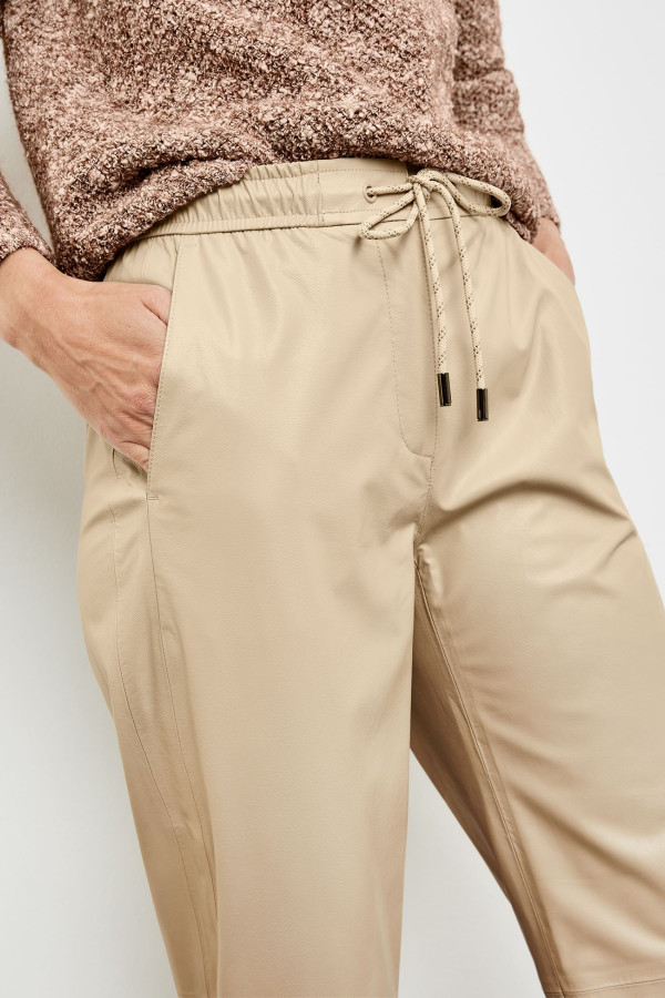 Брюки-джоггеры из эко-кожи