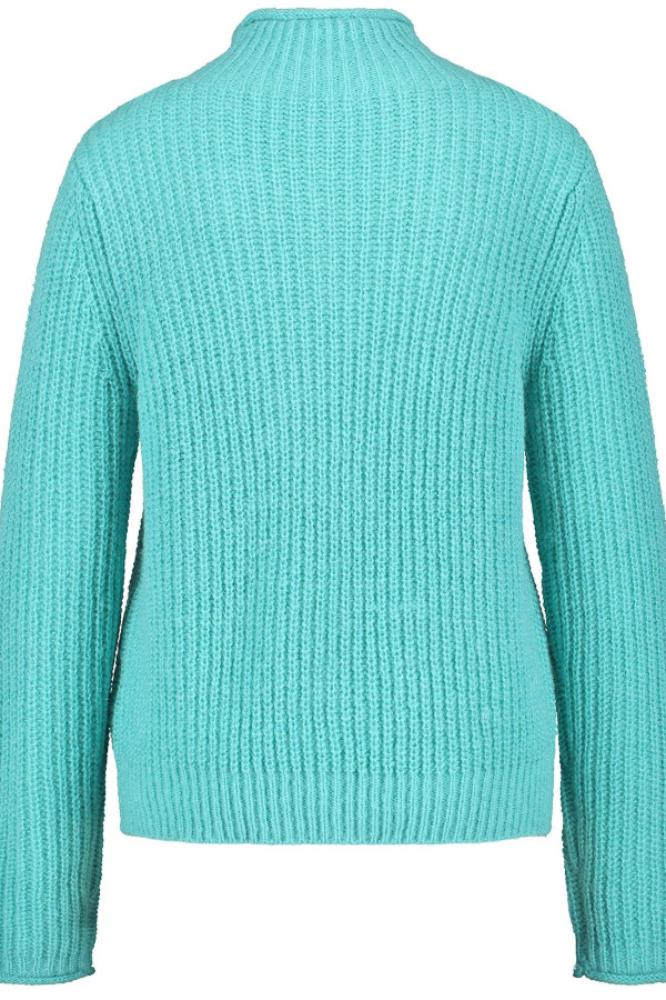 Свитер фактурной вязки