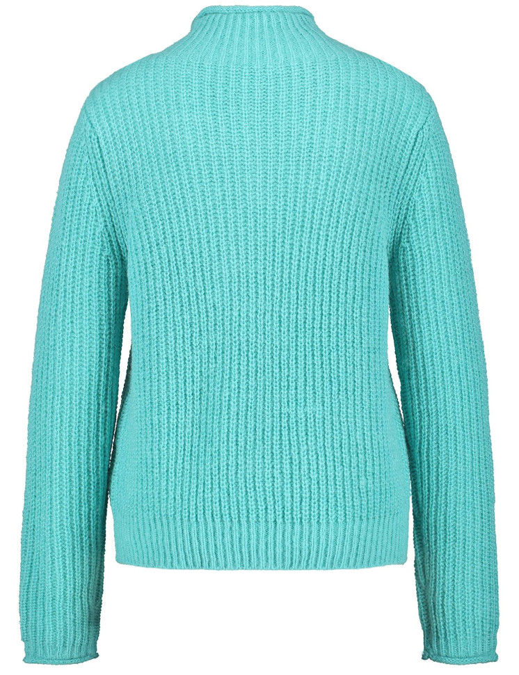 Свитер фактурной вязки