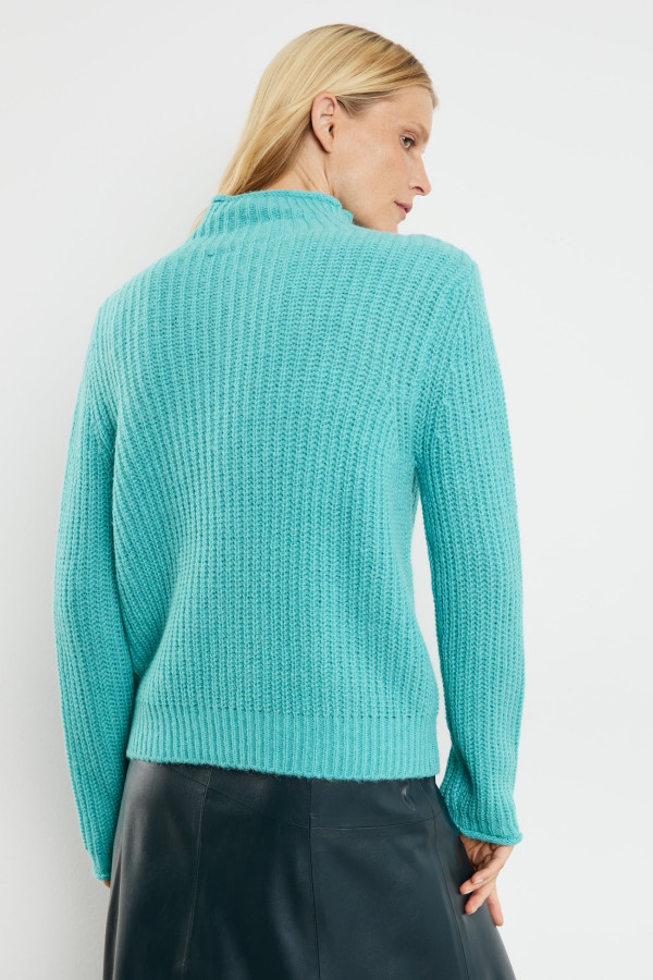 Свитер фактурной вязки