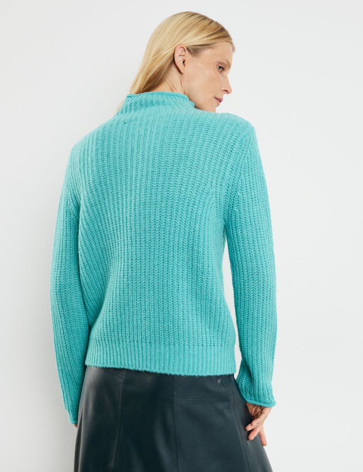 Свитер фактурной вязки