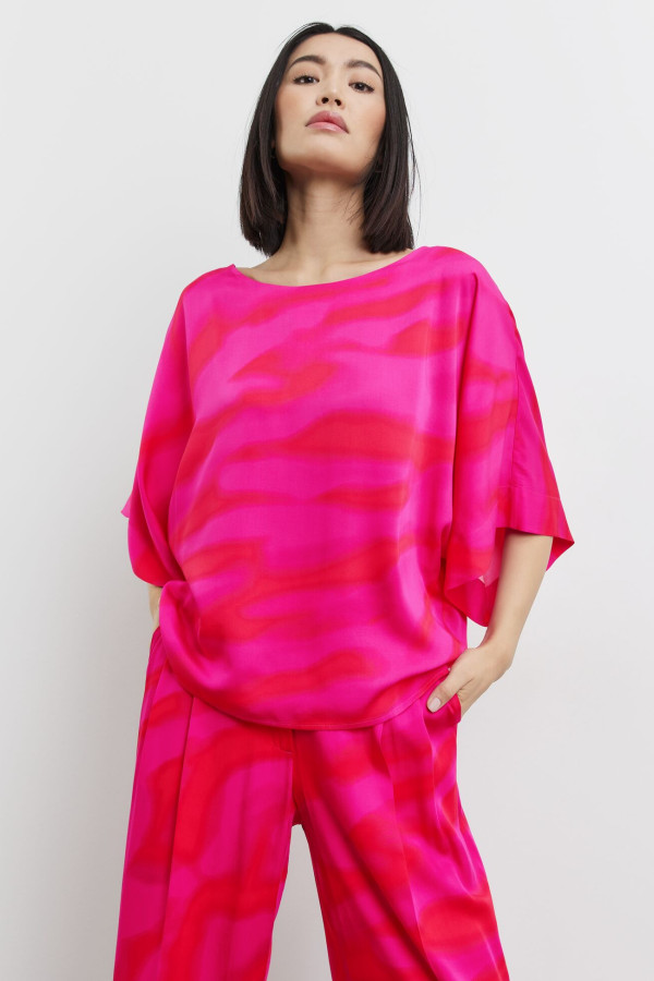 Блузка с широкими рукавами