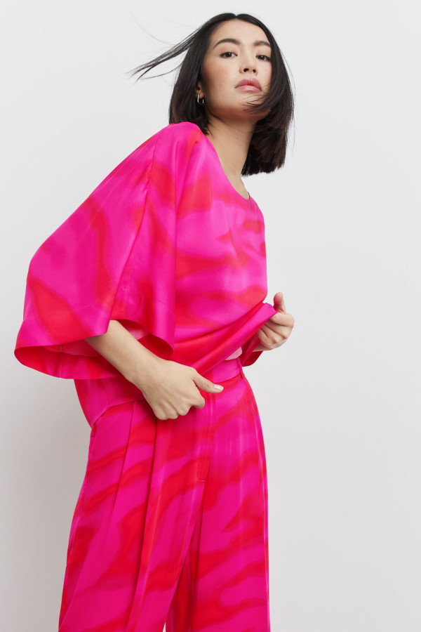 Блузка с широкими рукавами