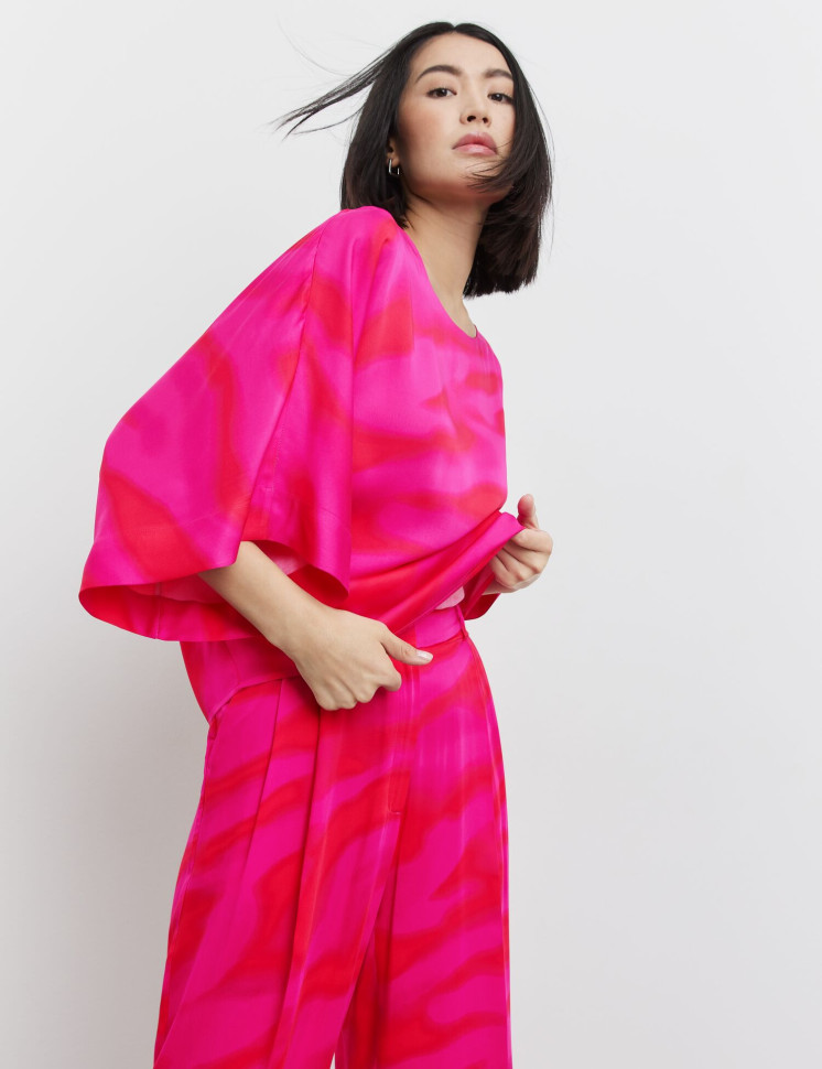 Блузка с широкими рукавами