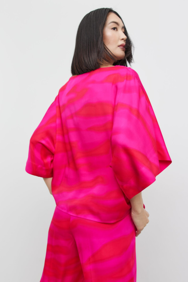 Блузка с широкими рукавами