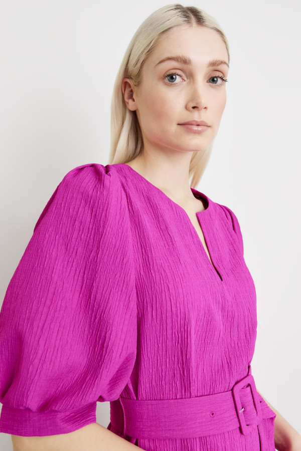 Платье с поясом