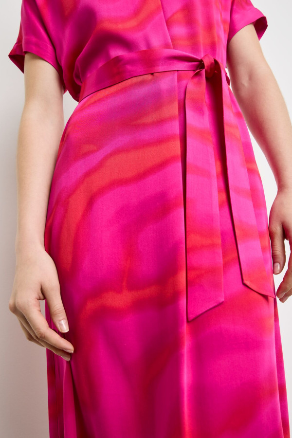 Платье с поясом