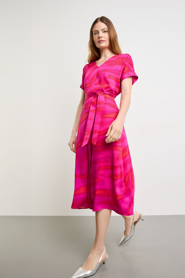 Платье с поясом