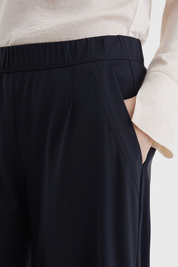 Брюки из эластичной ткани