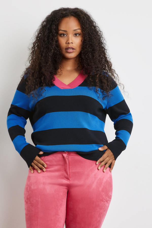 Пуловер в полоску