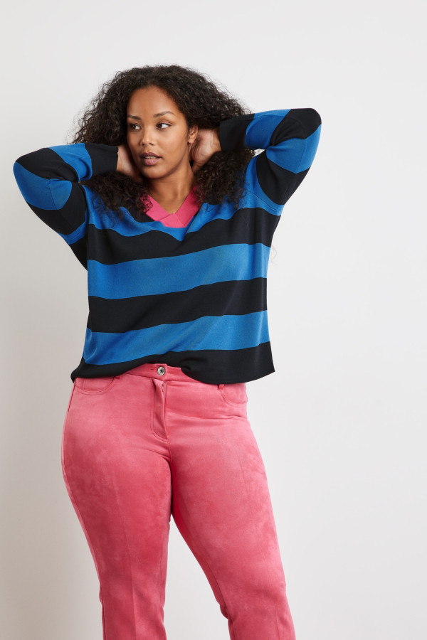 Пуловер в полоску