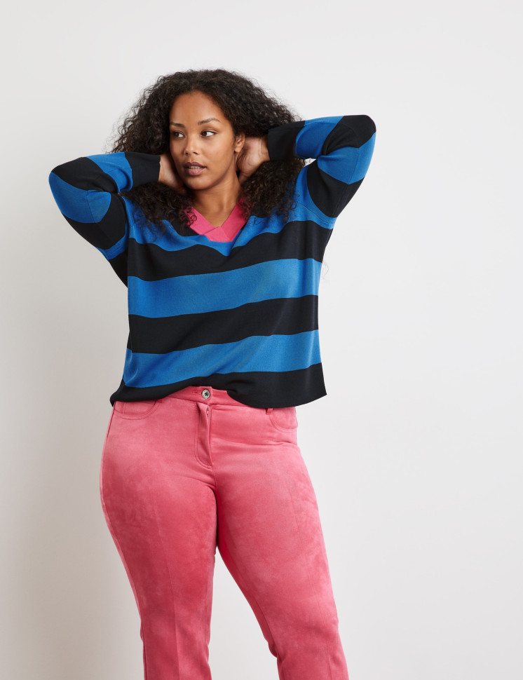 Пуловер в полоску