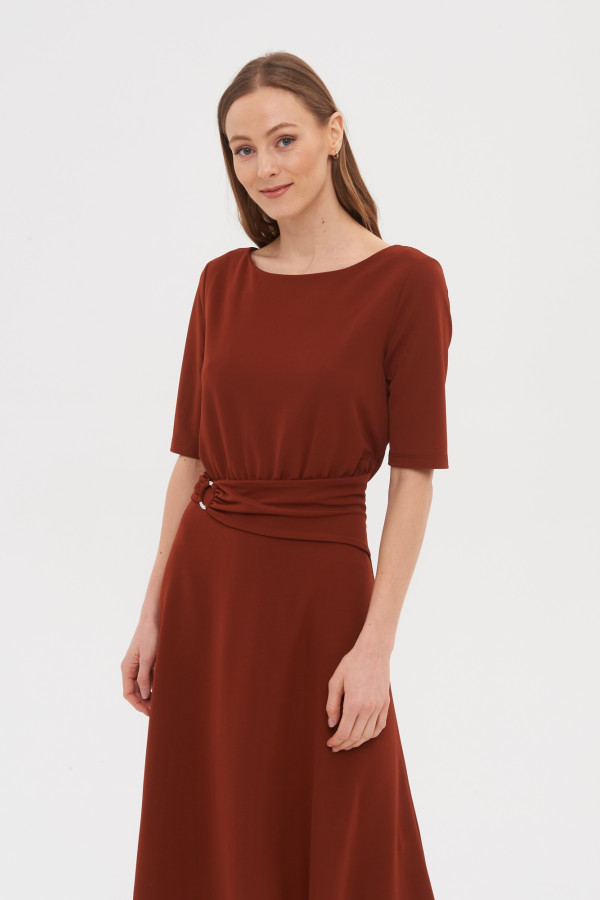 Платье миди с декоративным поясом