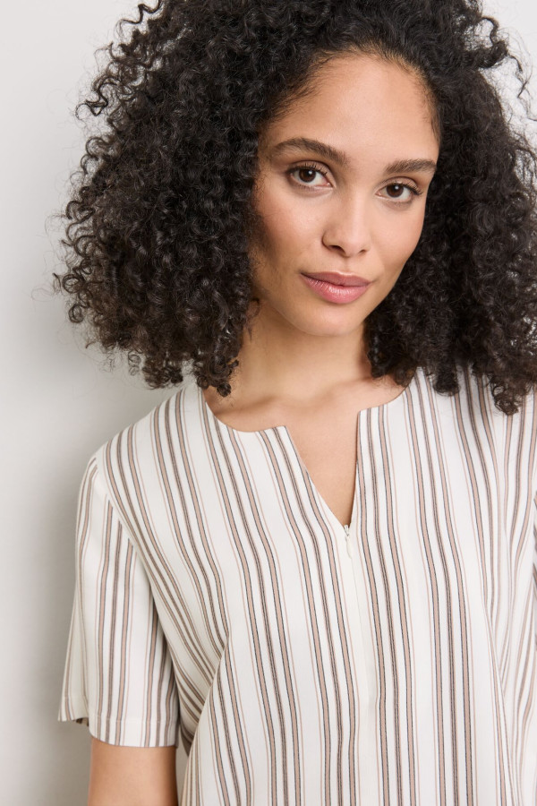 Блузка из вискозы