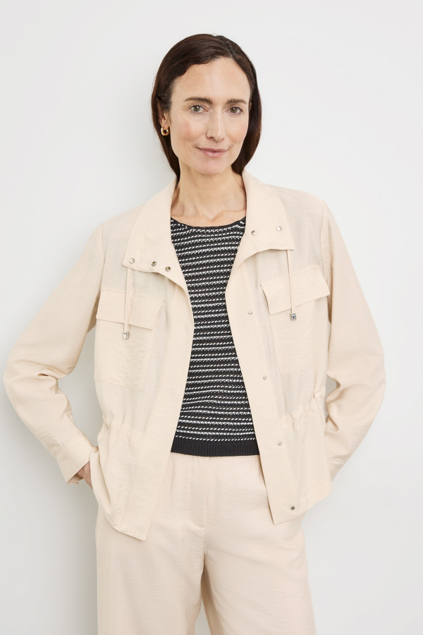 Рубашка с накладными карманами