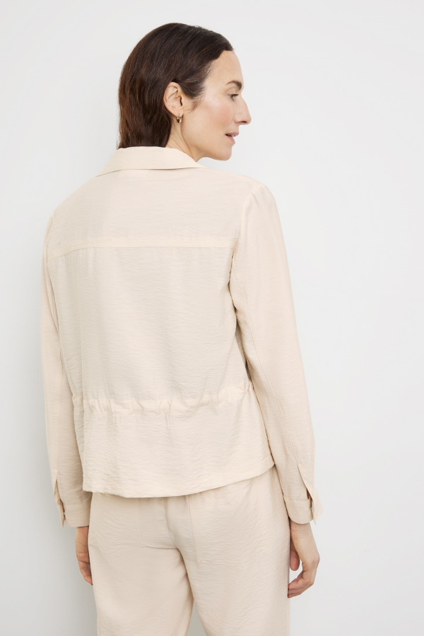 Рубашка с накладными карманами