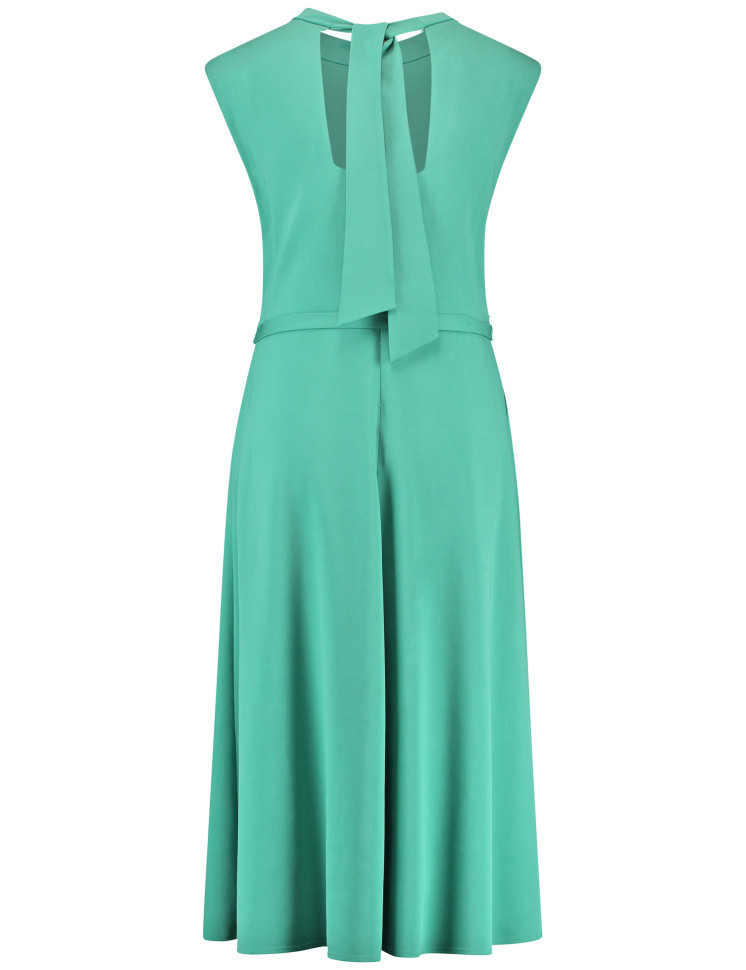 Платье с поясом