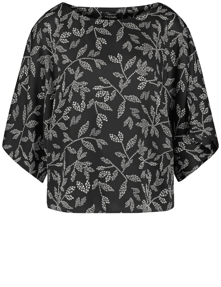 Блузка с широкими рукавами
